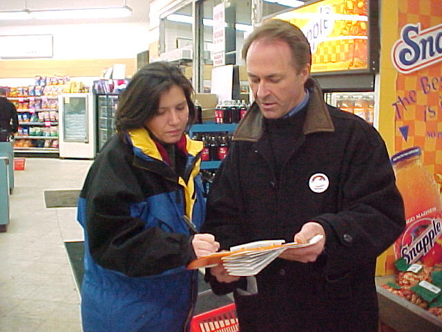 Pat visits a Grocery Store in Winnipeg to Discuss Trans Fats with Consumers